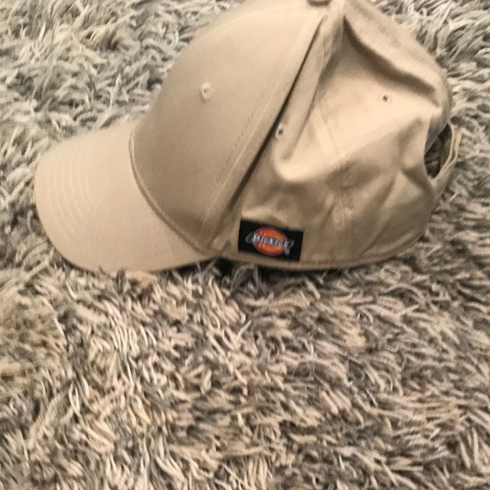 dickies tan hats (37c)